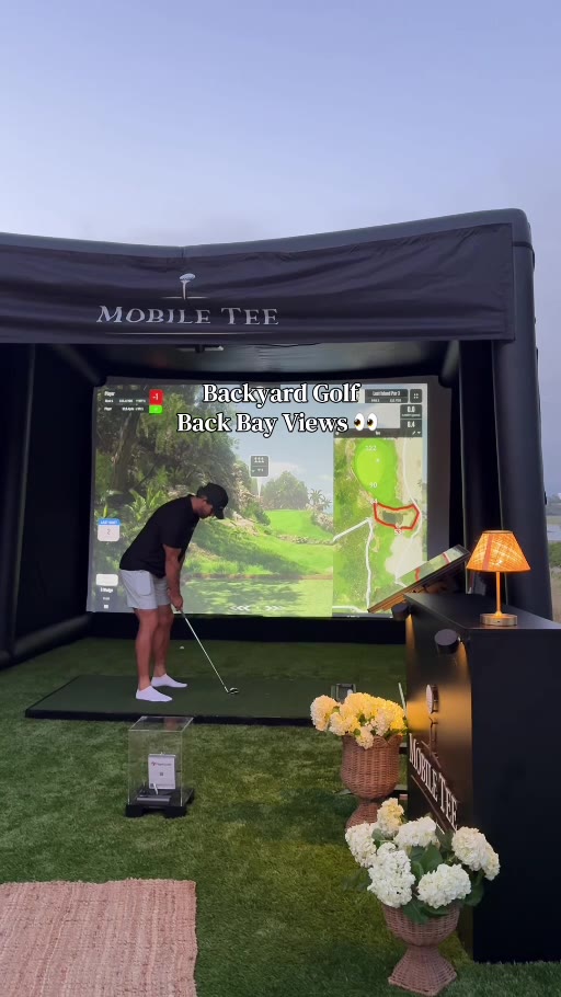 A coastal Mobile Tee setup with flowers and lounge styling